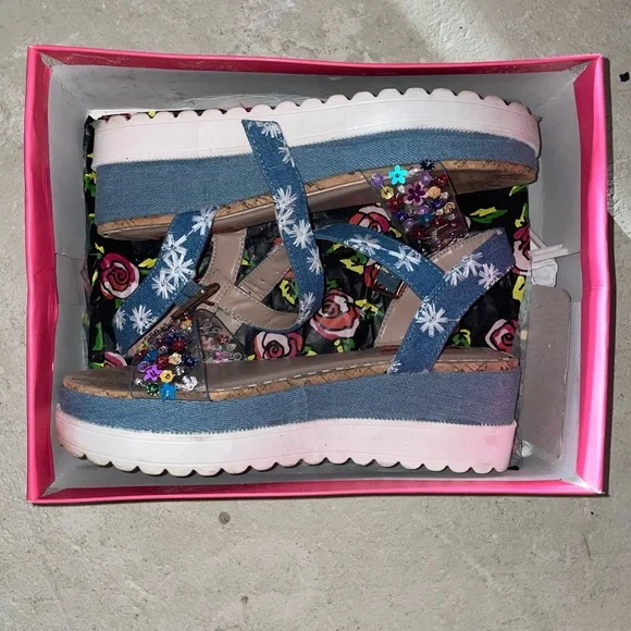 Betsy Johnson denim + detail straps - Picture 1 of 7